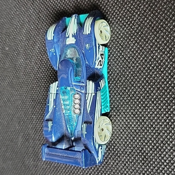 Hotwheels Glow Racers - Picture 8 of 12